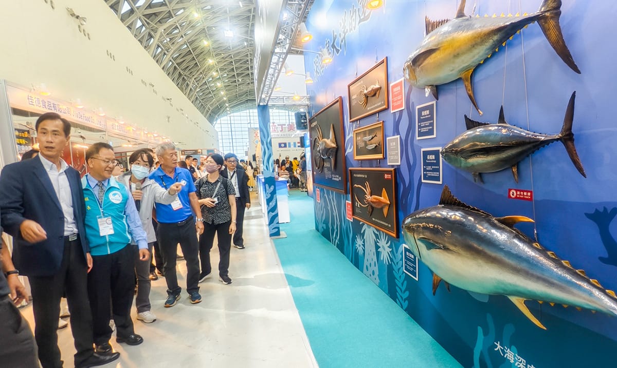 「台灣遠洋漁業專區」規劃大型魷魚、鮪魚標本展示。 圖：主辦單位／提供