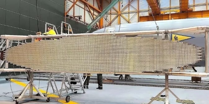 「空警-3000」採用了雙面旋轉有源相控陣雷達，可400公里外偵測隱形戰機。 圖 : 翻攝自單手搓核彈