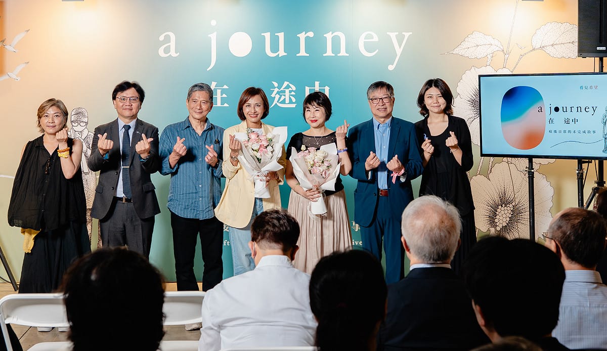 癌症希望基金會與癌友代表、策展人共同呼籲社會關注癌後生活與家庭陪伴需求。 圖：癌症希望基金會／提供