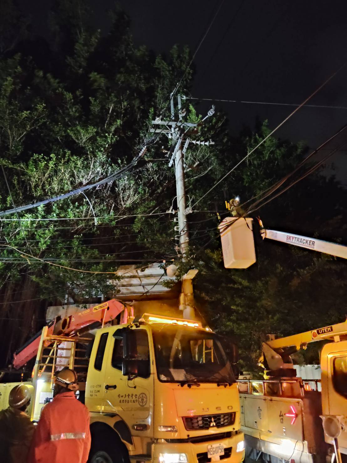 薔琵颱風襲台造成全台多地停電，台電表示，目前持續進行停電事故搶修。 圖：翻攝自台電官網