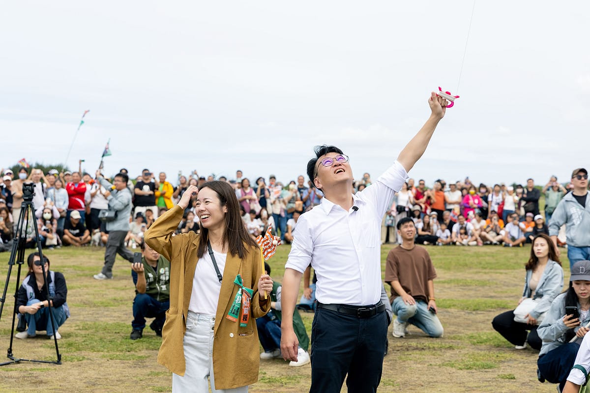 沈伯洋與莊競程合體，洋流號首度開到外縣市。 圖：民進黨新竹市黨部提供