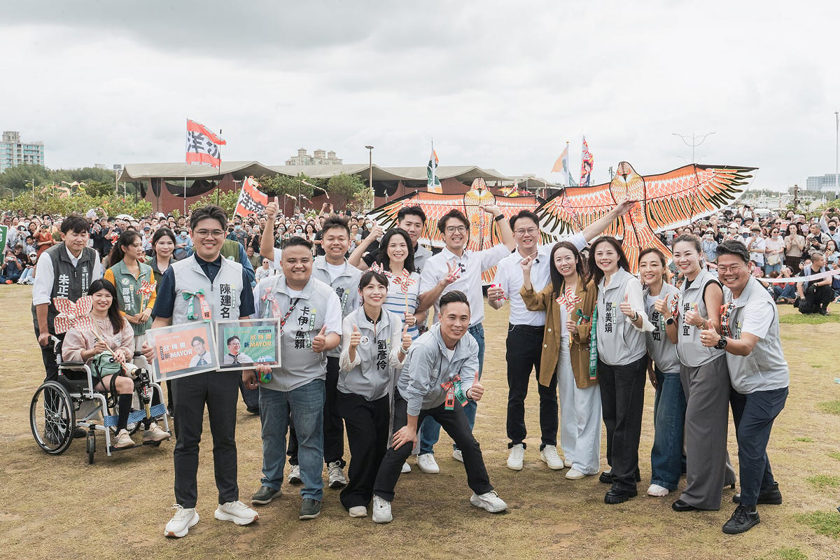 沈伯洋與莊競程合體，洋流號首度開到外縣市。 圖：民進黨新竹市黨部提供