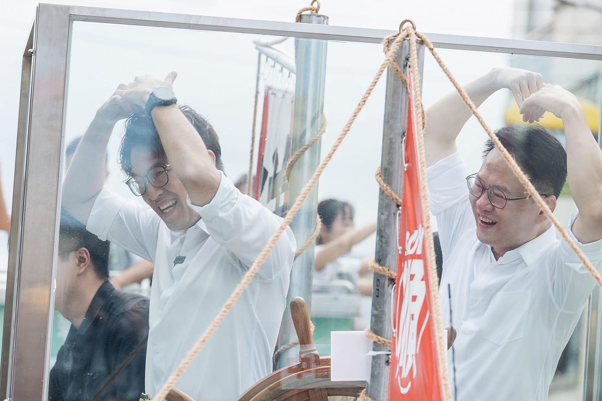 沈伯洋與莊競程合體，洋流號首度開到外縣市。 圖：民進黨新竹市黨部提供