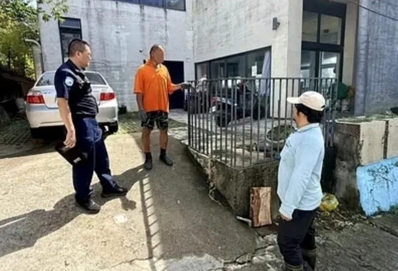 屏東縣滿州鄉港口村有人在路邊宰殺梅花鹿。 圖：翻攝畫面
