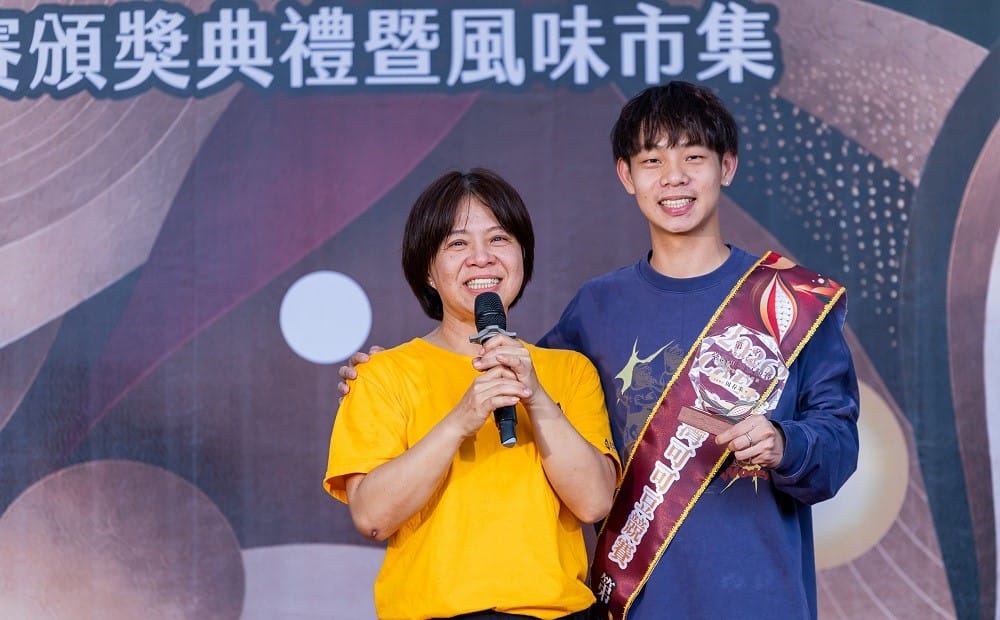莫佳瑋奪下「2026年CoEx臺灣可可豆競賽」金獎，將與其他4位得獎農友進軍世界決賽。 圖：屏東縣政府／提供