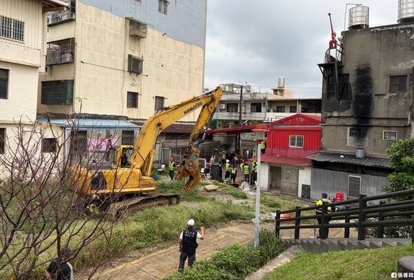 桃園市武和宮違建強制拆除，張善政發文力挺同仁。 圖：翻攝自張善政臉書