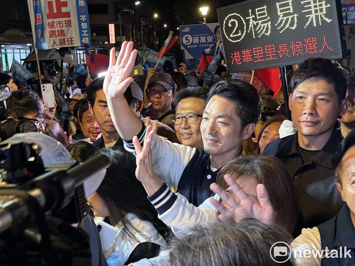 台北市長蔣萬安今晚赴內湖737夜市掃街拜票。 圖：周煊惠 / 攝