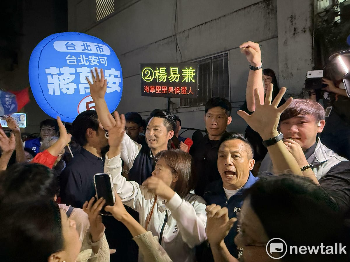 台北市長蔣萬安今晚赴內湖737夜市掃街拜票。 圖：周煊惠 / 攝