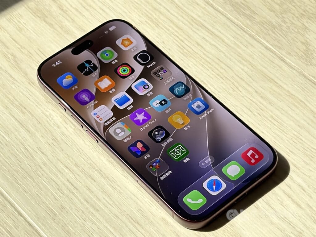 iPhone 18 Pro搭載新一代超Retina XDR顯示器，螢幕邊框進一步收窄，提升視覺沉浸感。（中央社檔案照片） 圖：中央社提供