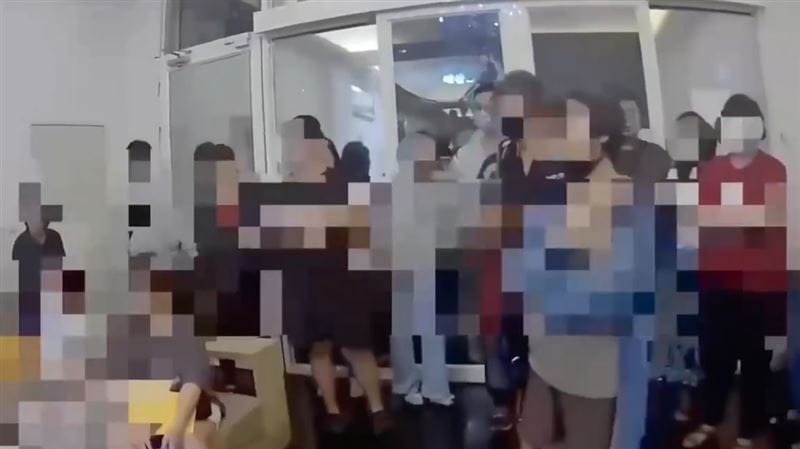 薔琵颱風期間，高雄一間月子中心要求8名產婦與寶寶離開。 圖：翻攝畫面