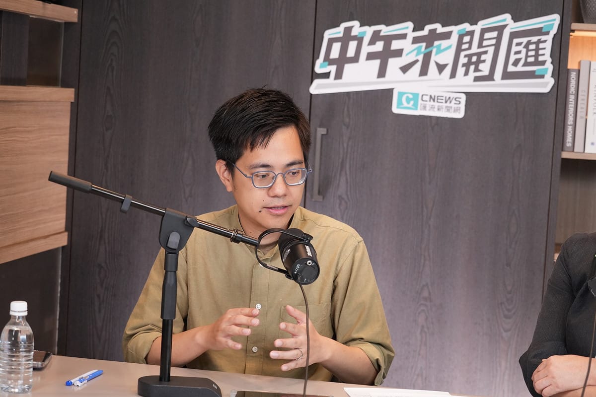 民進黨新媒體中心主任阮俊達今（28）日接受主持人黃光芹《CNEWS匯流新聞網》政論live直播節目《中午來開匯》專訪。 圖：《CNEWS匯流新聞網》提供