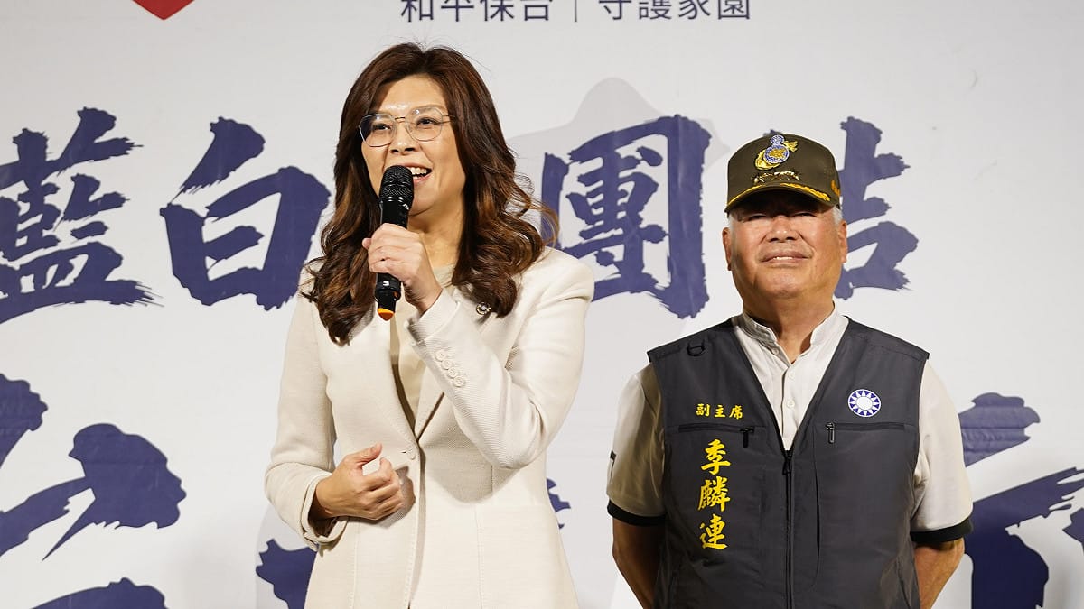 中國國民黨主席鄭麗文28日赴彰化參加救台大行動，籲彰化縣民團結支持2號魏平政，「千萬不能讓彰化縣淪陷」。 圖：國民黨提供