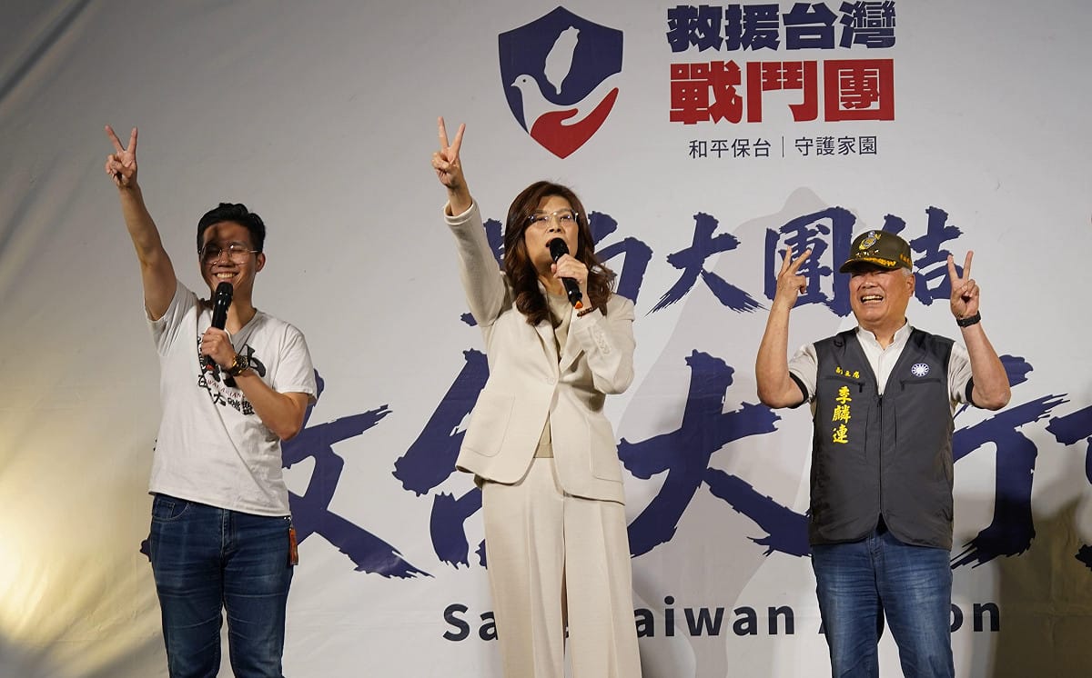 中國國民黨主席鄭麗文28日赴彰化參加救台大行動，籲彰化縣民團結支持2號魏平政，「千萬不能讓彰化縣淪陷」。 圖：國民黨提供