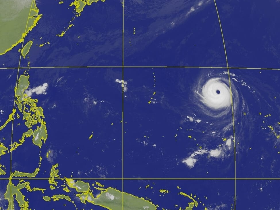 煙花颱風衛星雲圖。（圖取自中央氣象署網頁cwa.gov.tw）