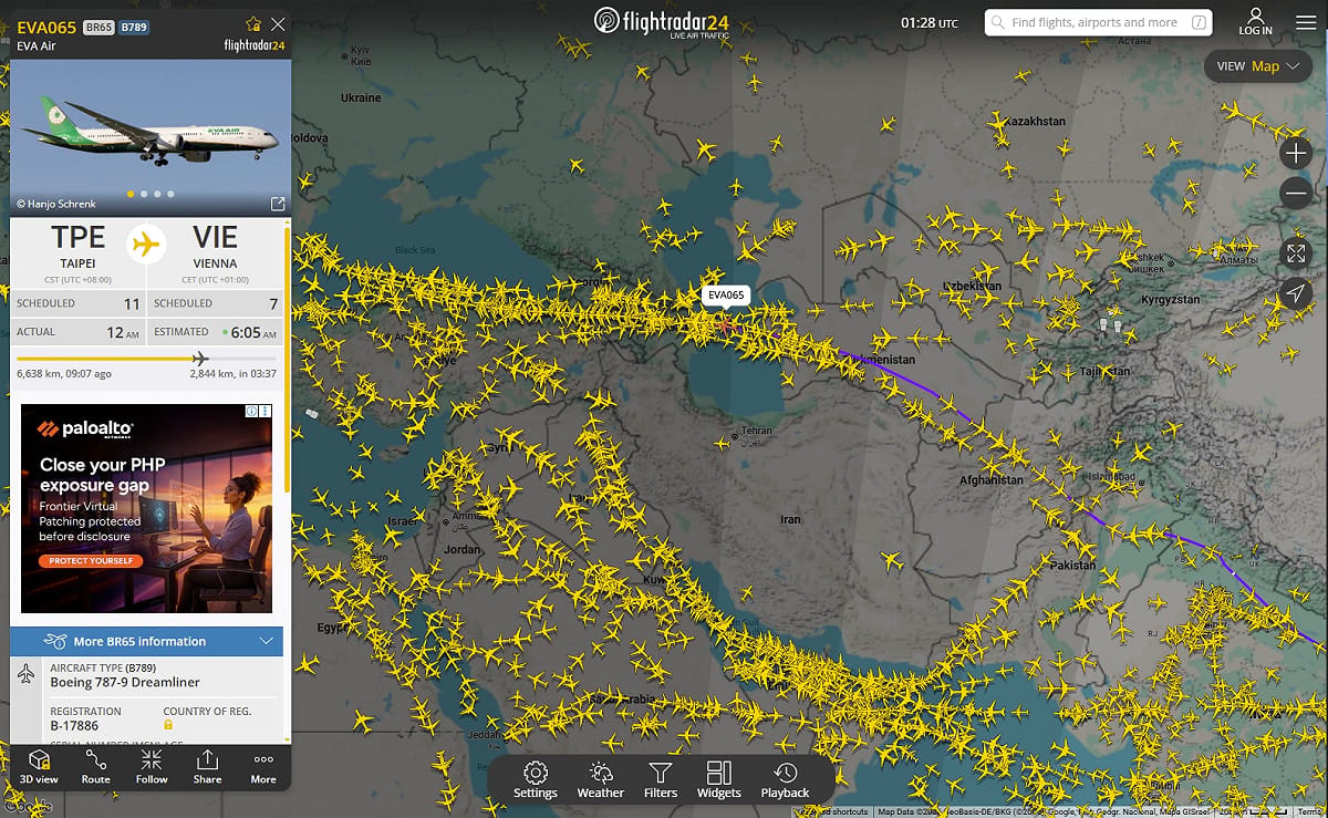 根據航班追蹤網站Flightradar24所顯示的飛行軌跡，長榮航空29日凌晨0時3分從桃園國際機場起飛、飛往奧地利維也納國際機場航班，則採取經東南亞、飛越巴基斯坦領空的南方航路。 圖：翻攝自Flightradar24官網