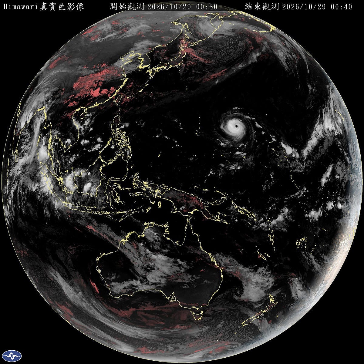 遠洋的煙花颱風在夜間衛星雲圖上呈現出相當漂亮、清晰的颱風眼，威力不容小覷。 圖：取自氣象署