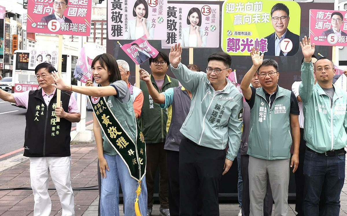 選戰倒數30天綠營大團結！賴瑞隆攜手高雄隊八地同步站路口拜票