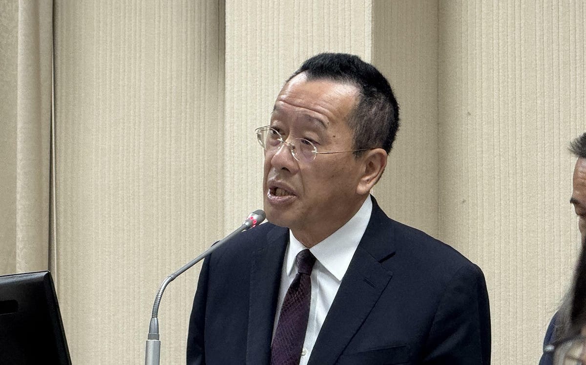 女中尉自殺涉霸凌？ 徐巧芯與顧立雄爆激烈口角：胡說八道、不要謾罵