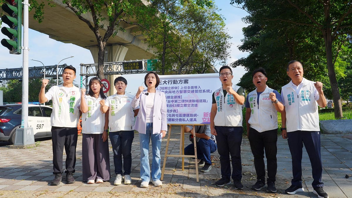 何欣與市議員曾朝榮、謝家宜、張玉嬿、蔡耀頡及候選人曾咨耀、陳信秀，前往北屯區太原路與環中東路口，舉辦「新台中，交給我！」行動記者會。 圖：何欣純競辦/提供