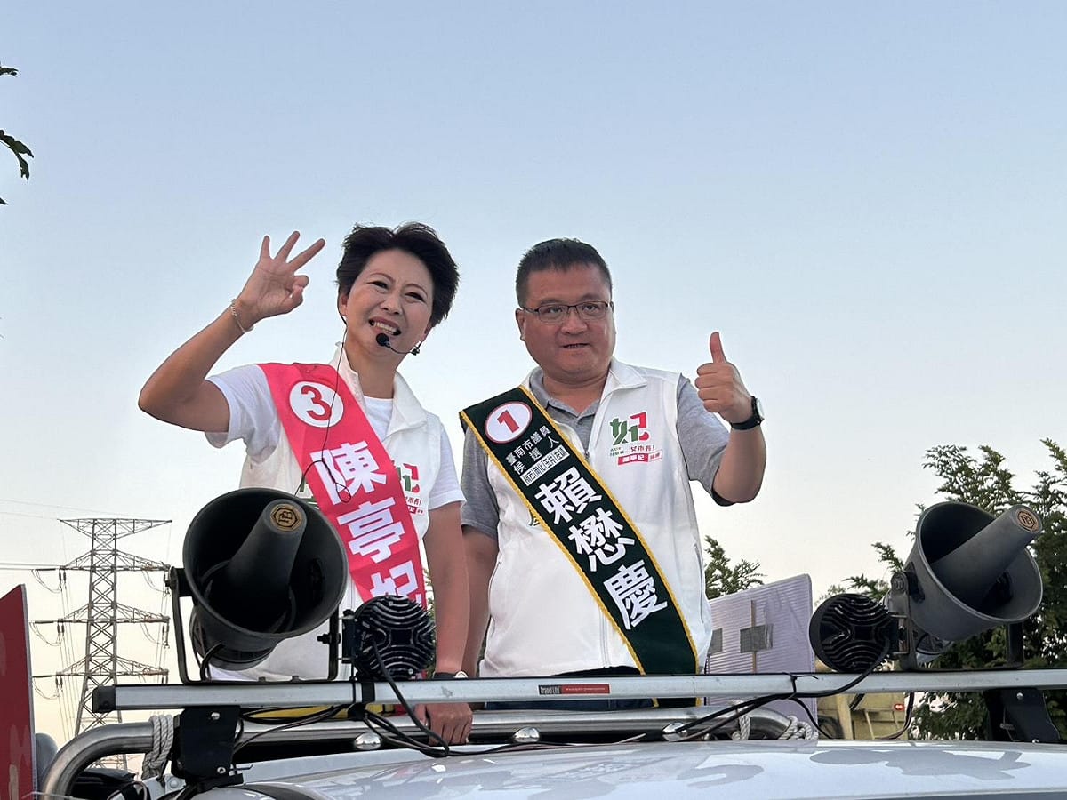 陳亭妃挺進山區，偕同第四選區議員候選人1號賴懋慶，以實際行動串連溪北、溪南，展現全力拚勝選、讓台南更好的決心。 圖：陳亭妃競選總部提供
