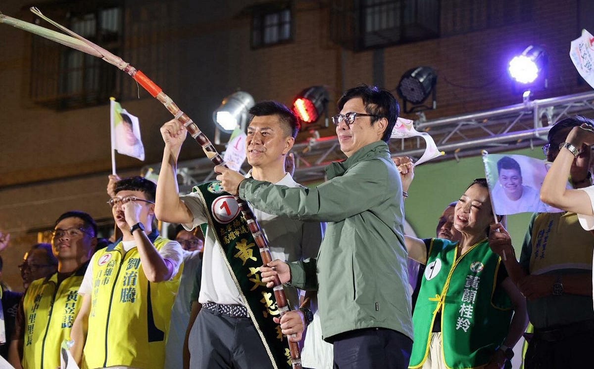黃文志成立競總打造左楠好徛起 陳其邁贈甘蔗祝選票節節高升