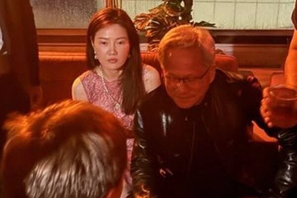 紐時披露，美國情報機構認定的中國女間諜黃樂（Alice Huang）曾與黃仁勳等企業高層出現在台北酒吧。 圖：NetThunder領英
