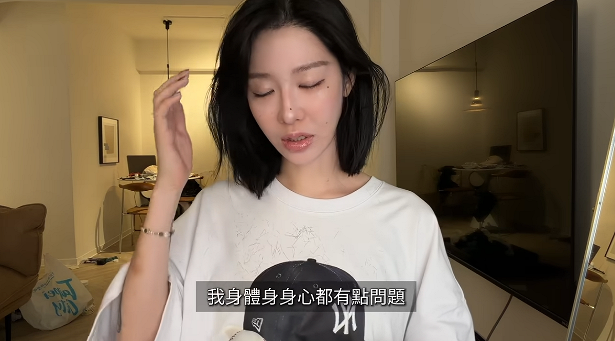 美麗妄娜坦言，當初加入網紅圈時年紀還很小，無法承受外界的批評，面臨巨大壓力讓她身心皆出現問題，一度不敢面對鏡頭。 圖：翻攝自美麗妄娜YT頻道