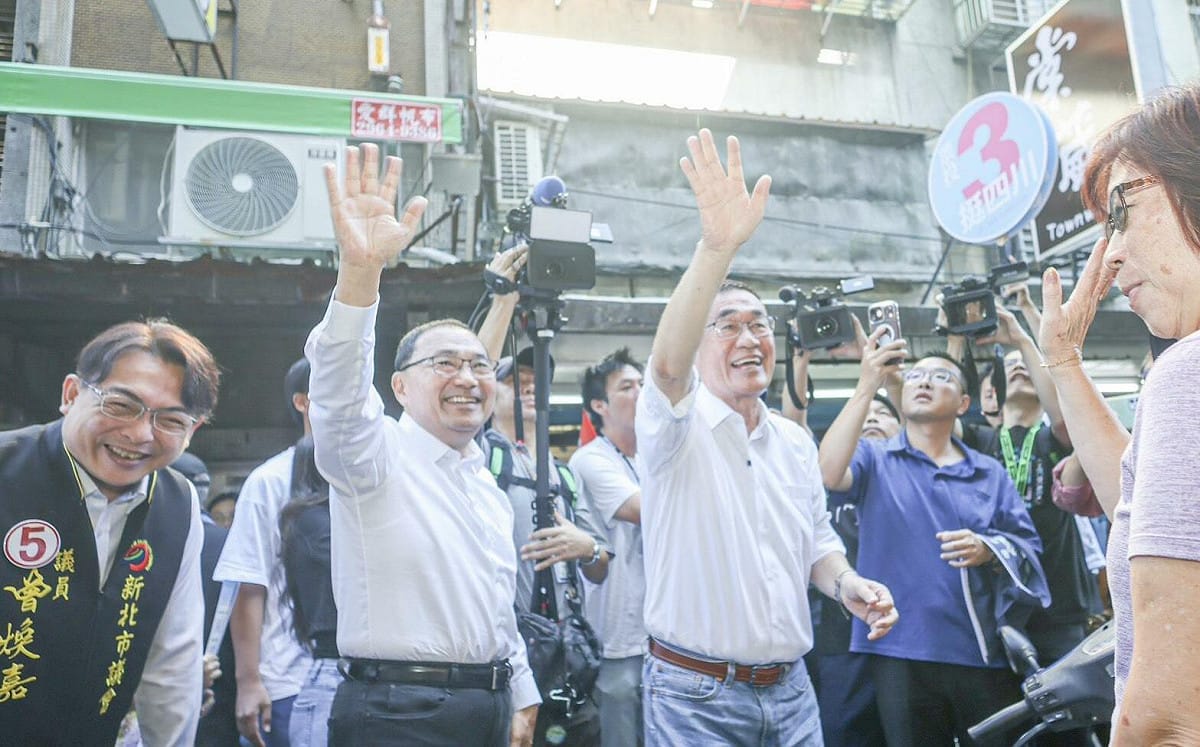 侯友宜出動陪掃街 李四川：今年是做事連線與選舉連線的對決