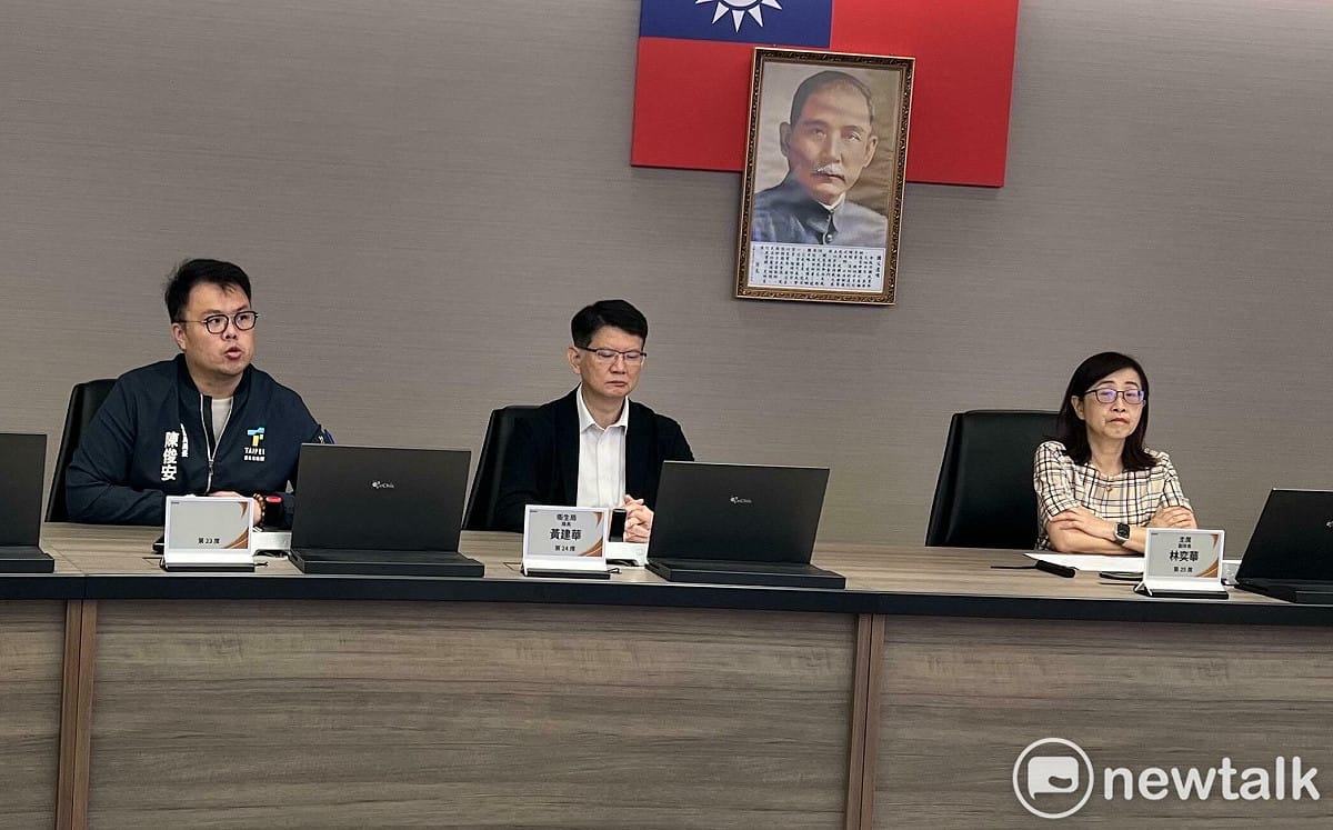台北設計獎合影「洋流」飄帶遭P掉、頒獎音樂出包 產發局長陳俊安致歉