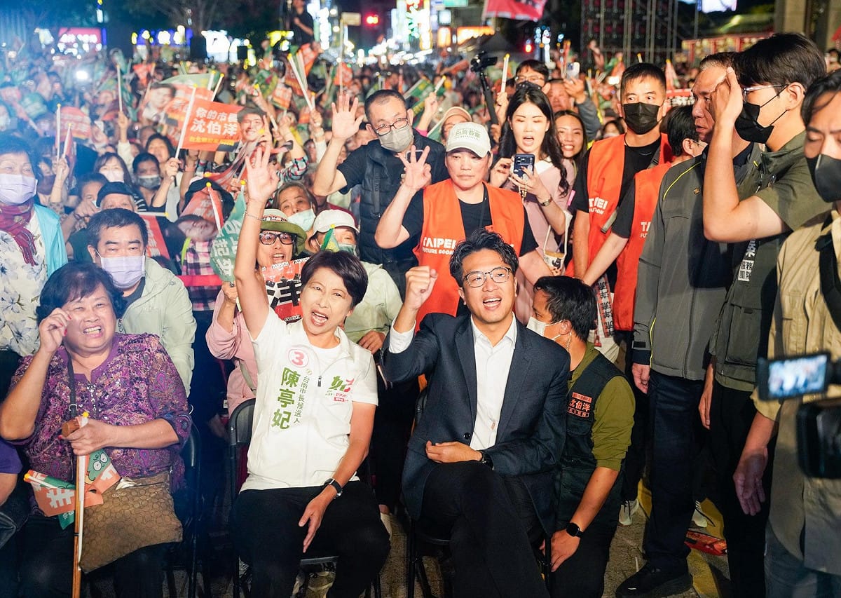 沈伯洋和陳亭妃等人出席洪婉臻競選總部成立大會。 圖：張良一/攝