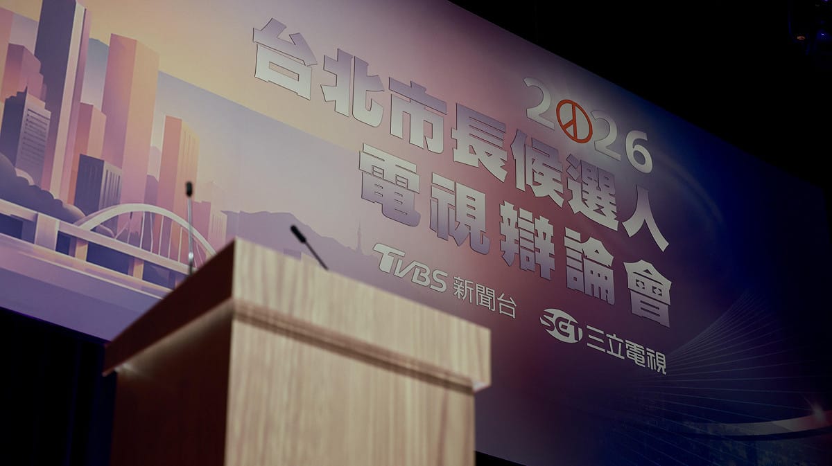 2026台北市長候選人電視辯論會30日進行彩排，蔣萬安及沈伯洋團隊代表皆到場了解相關流程。 圖：TVBS提供