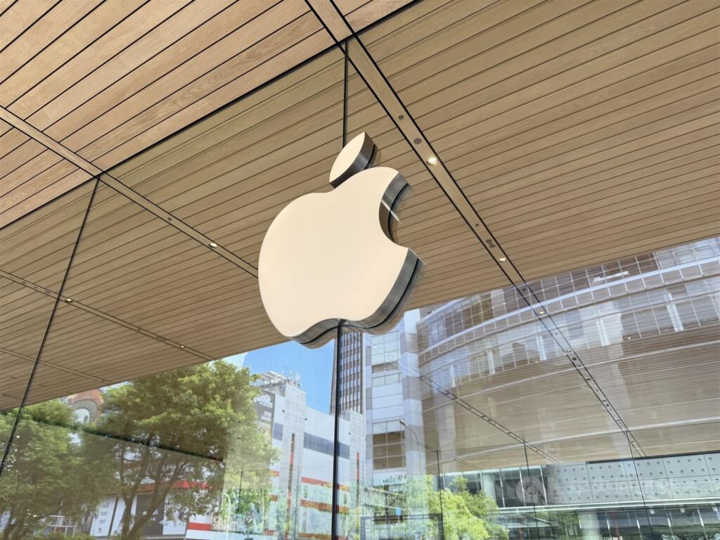 蘋果市值30日超越輝達成為全球最大企業。圖為北市信義A13蘋果直營店外觀。（中央社檔案照片）