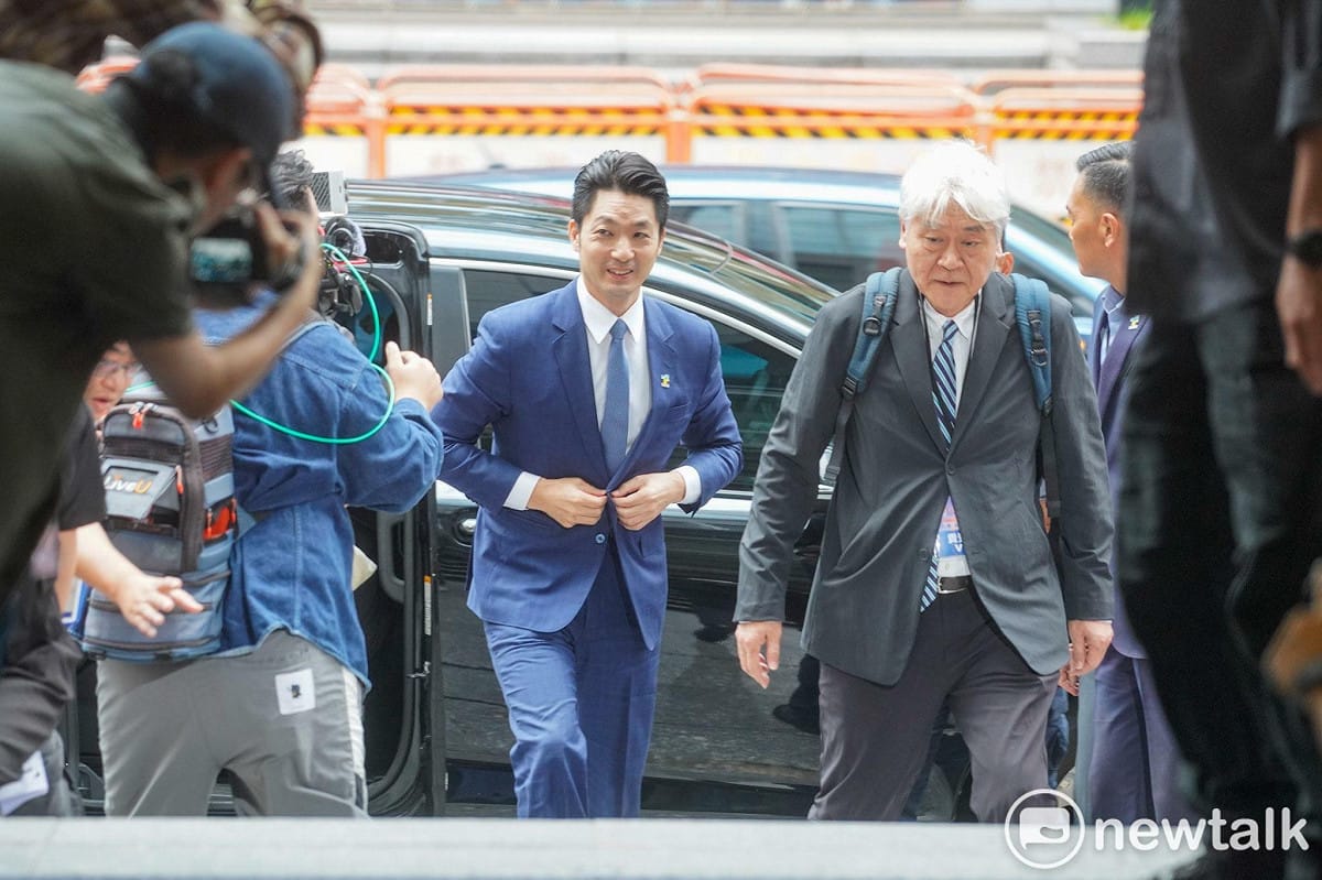蔣萬安競辦顧問陳國君今陪同台北市長蔣萬安參加辯論會。 圖：張良一 / 攝