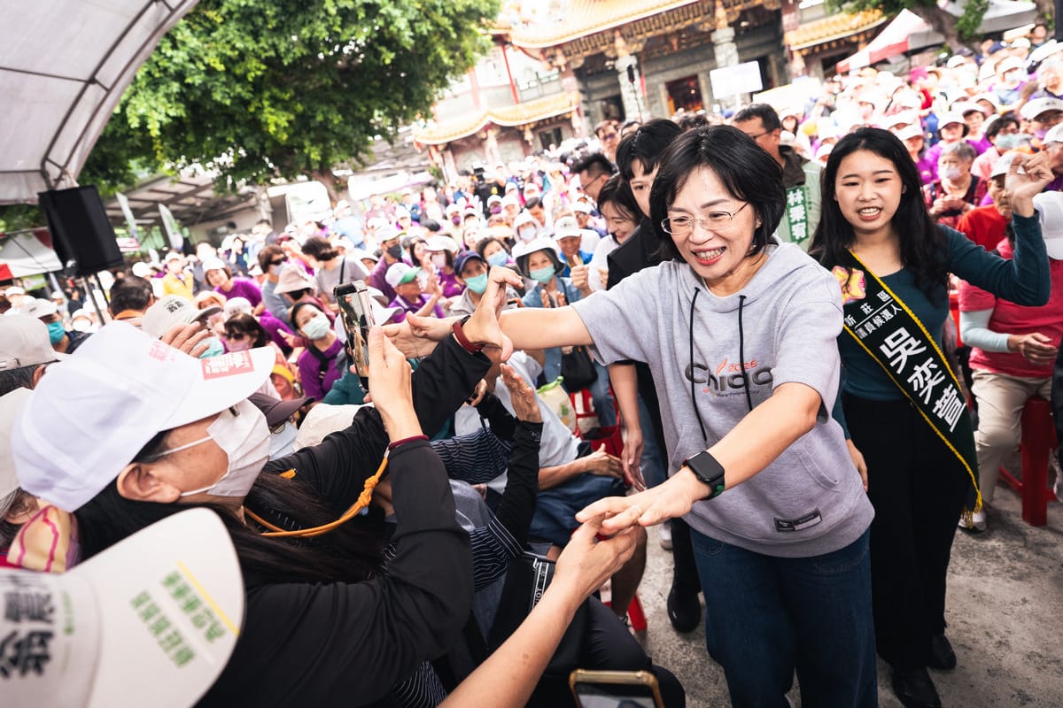 新北市長候選人、立法委員蘇巧慧今（31）日行程滿檔，所到之處皆受到民眾熱烈歡迎。 圖：蘇巧慧競總提供