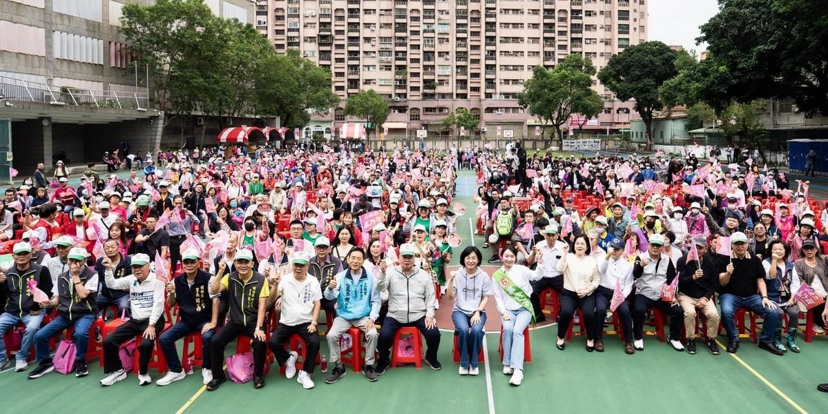 蘇巧慧表示，新北市議員候選人高乃芸兼具心理諮商師與國小教師的專業背景，並身兼土樹三鶯區教師會理事長，長期為教育界發聲、爭取福利。 圖：蘇巧慧競總提供