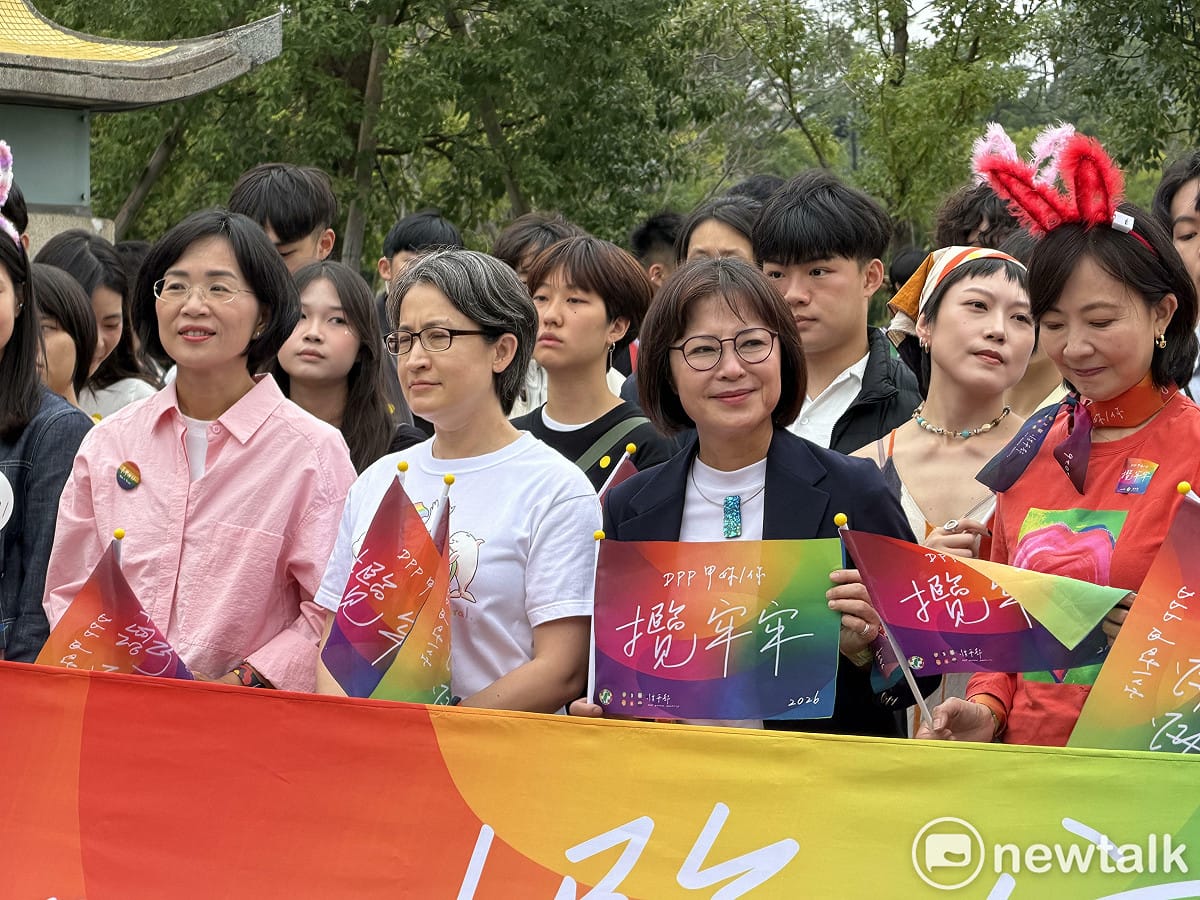 民進黨性平部參與第24屆台灣同志大遊行，副總統蕭美琴、新北市長候選人蘇巧慧、民進黨立委林月琴等人出席。 圖：金大鈞/攝