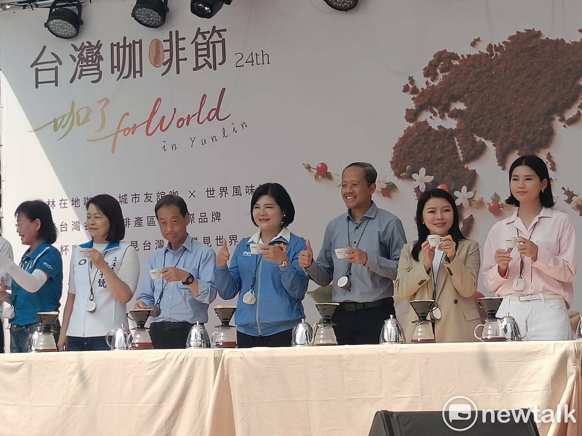 與會來賓共同舉杯祝活動成功。 圖：唐復年/攝