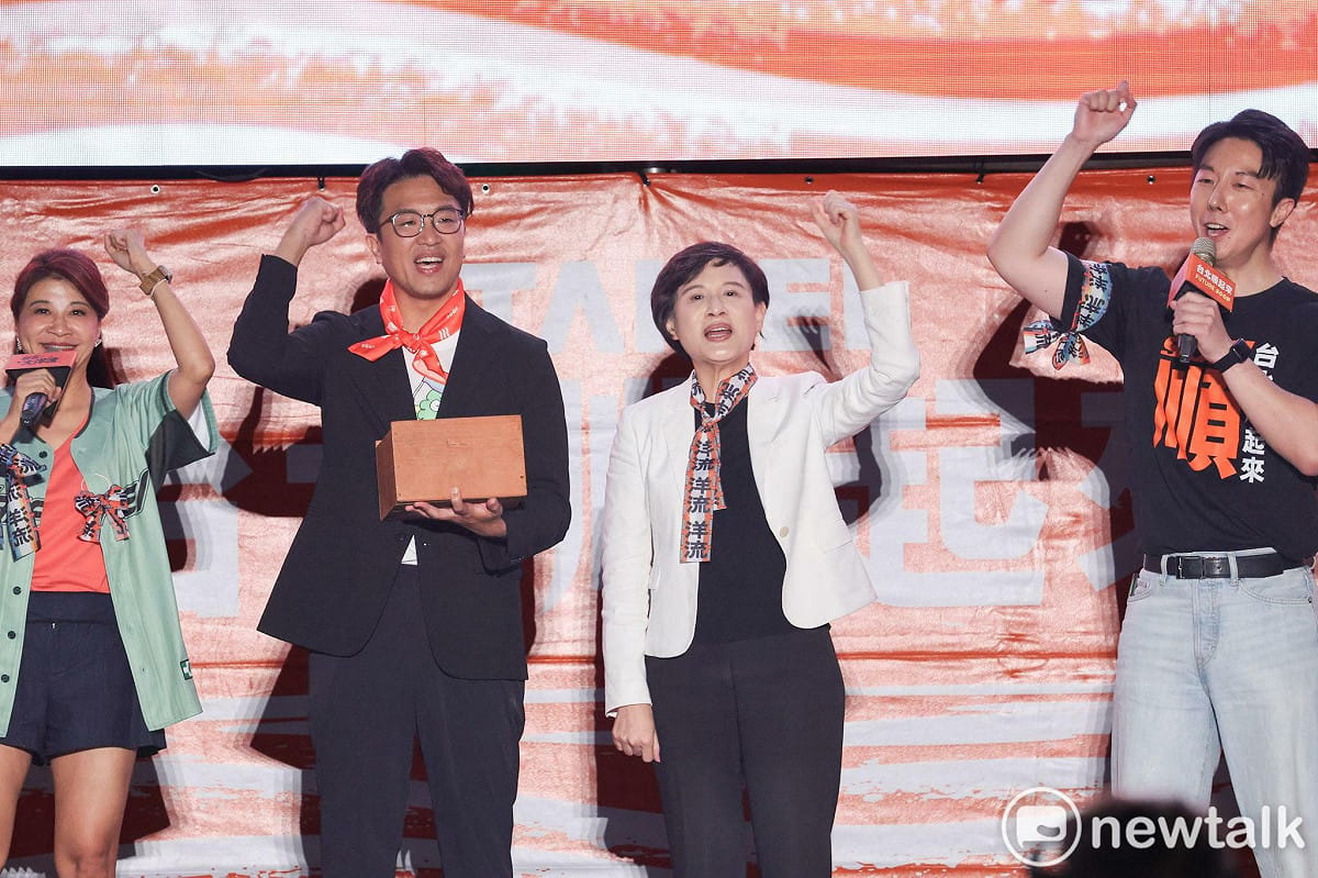 行政院副院長鄭麗君今助講民進黨台北市長候選人沈伯洋。 圖：張良一 / 攝