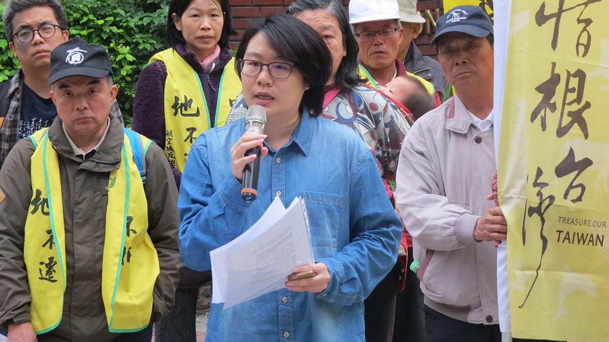 環境法律人協會專員楊品妏表示，都委會如果要再舉行宏竹村及三塊厝地區的聽證，應該要提具陳情內容中是否有前次聽證所未解決的問題或具體事證，說明再次舉行聽證的合理性。 圖：環境法律人協會/提供