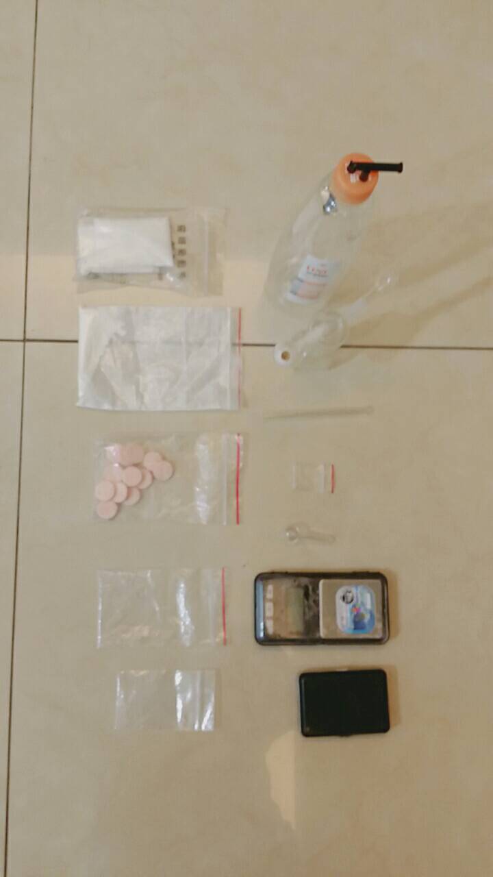 現場也查獲第一級毒品海洛因、第二級毒品安非他命及吸食器。 圖：台北市警察局南港分局/提供