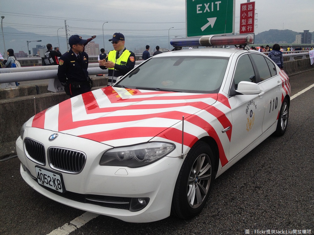 高速公路抓超速的警車，未來抓超速有大數據幫忙！ 圖：Flickr提供Jack Liu開放權限