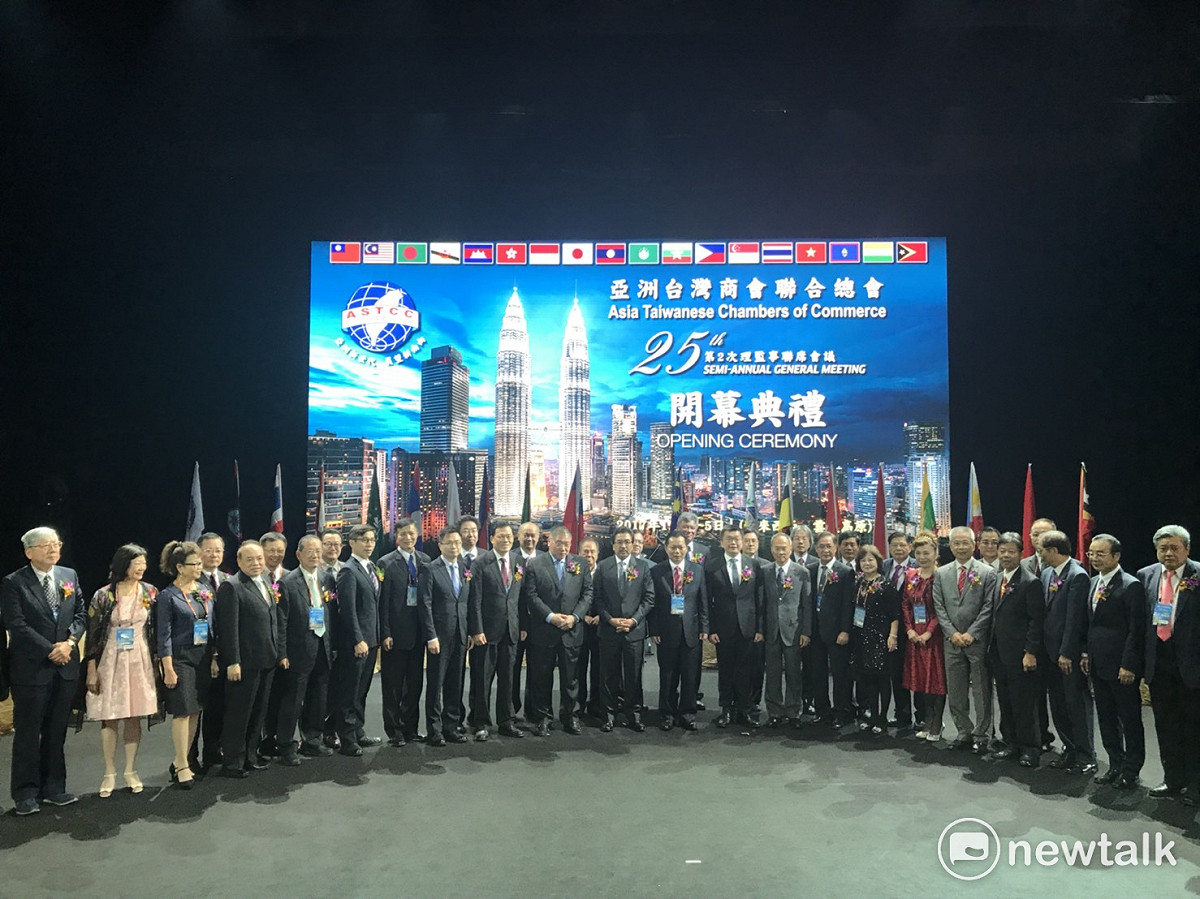 亞洲台灣商會聯合總會理監事會議3日至5日在馬來西亞舉行，匯集17個國家的台灣商會，台中市副市長林陵三率團參加亞洲台灣商會聯合總會晚宴。 圖:台中市府提供