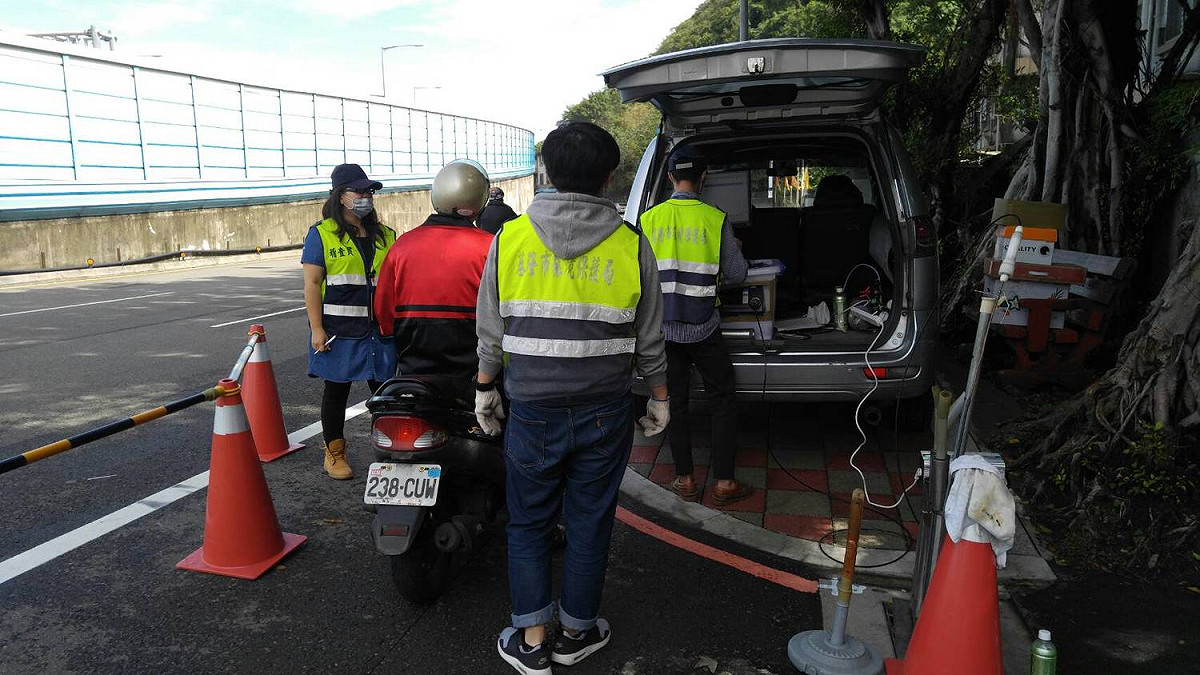 基隆市鼓勵民眾辦理二行程機車報廢，也另外在107年度針對設籍基隆市滿一年以上的二行程機車加碼補助新台幣2,000元。 圖：基隆市政府/提供