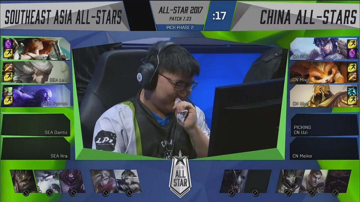 選角階段的LPL賽區選手「狂小狗」Uzi。 圖：翻攝自 LoL Esports YouTube