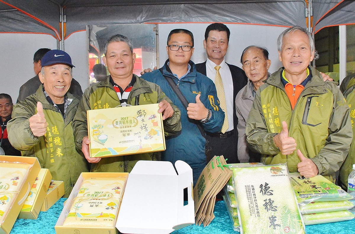 鄭文燦也表示，桃園市政府已修復呂宅著存堂，經費約3,000萬元，今（106）年再編列1,800萬元整理周邊環境，將打造為「八塊厝故事館」，並規劃與八德區農會合作，以八德稻米為特色，成為稻米故事館，推廣米食文化。 圖：桃園市政府／提供