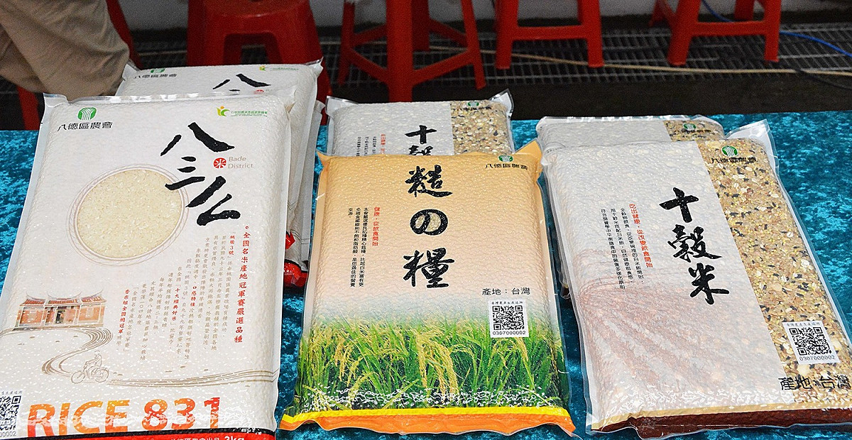 鄭文燦表示，自石門水庫開通後，石門大圳灌溉八德的稻田，而八德也是稻米原生產地，八德稻米近年來得到許多獎項，八德區農友呂理文就曾得到2011、2013年全國十大經典好米、2015年產地名米冠軍賽及2017年台灣稻米達人冠軍賽等4次全國總冠軍。 圖：桃園市政府／提供