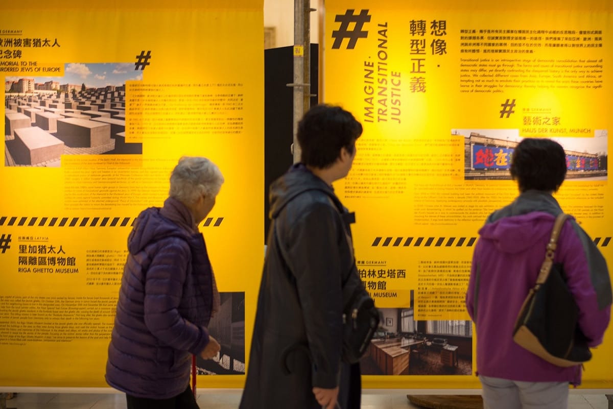 展覽期間民眾可透過本展主題網站上傳各種想法，也可以到展覽或講座活動現場留言及提案，表達個人對於中正紀念堂轉型的想像與建議，歡迎民眾踴躍參與；屆時民眾的參與意見將彙整至文化部社會討論計畫案內，以作為文化部推動中正紀念堂轉型之重要參考基礎。 圖：文化部／提供