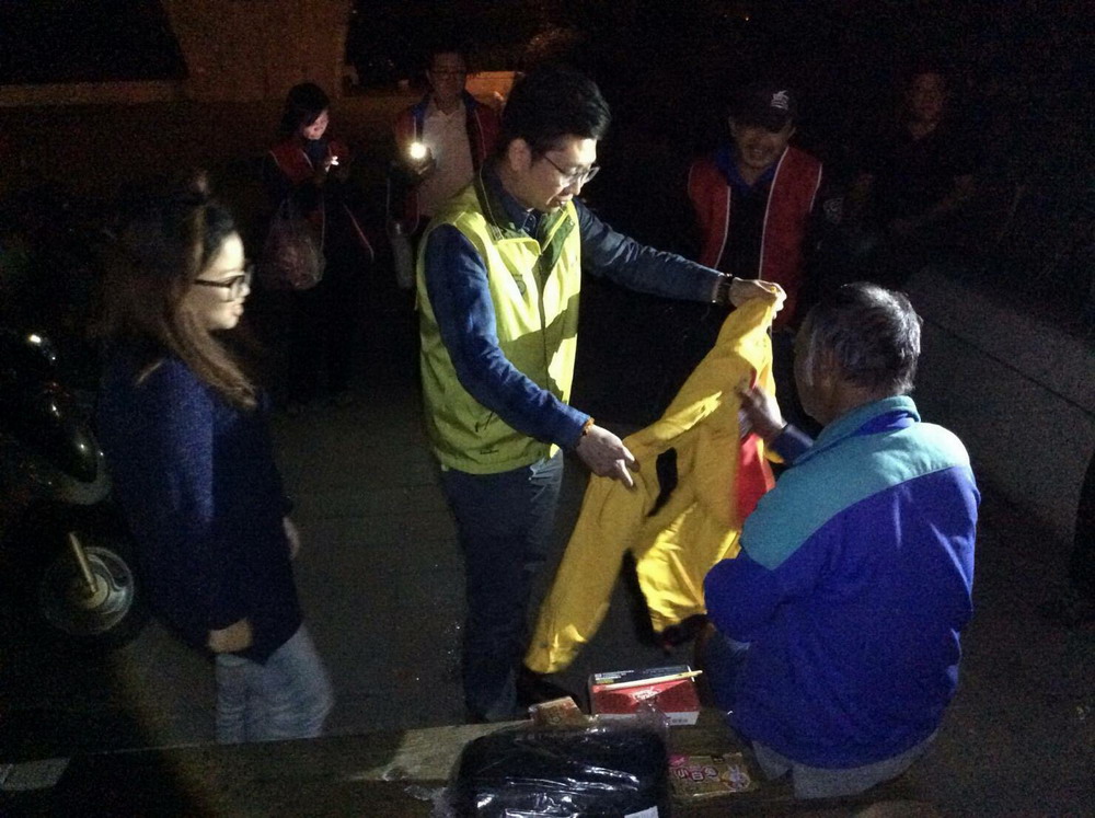 這波冷氣團相當強烈，連位於台灣最南端的屏東也明顯感受到寒冷氣息，為避免露宿街頭的街友因氣溫驟降發生意外，屏東縣遊民收容所自12月7日起即展開低溫宣導及訪視。 圖：屏東縣政府／提供
