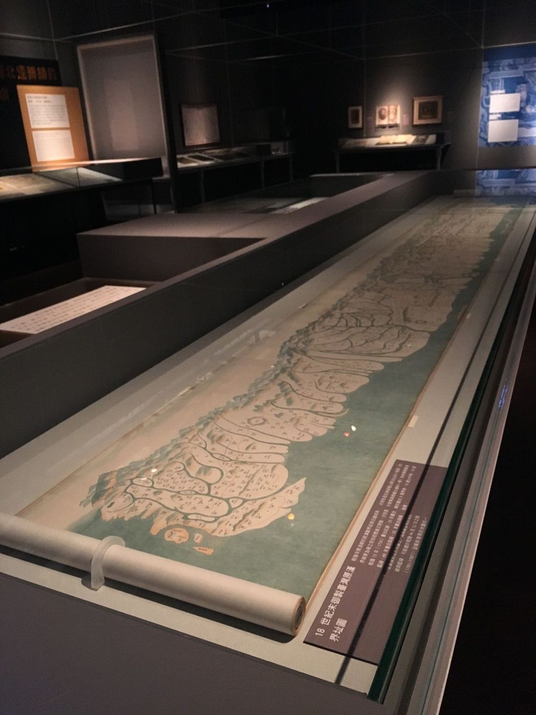 台史博表示，這次特展有別於傳統的地圖展，除了帶觀眾從地圖中看見這塊土地在不同族群、時代下的多元歷史樣貌，也進一步結合常民生活圖繪、藝術作品等，帶觀眾認識平面圖像維度外常民真實生活樣貌，從歷史、生活、藝術等多元觀點看見地圖的多樣面貌。 圖：台史博／提供
