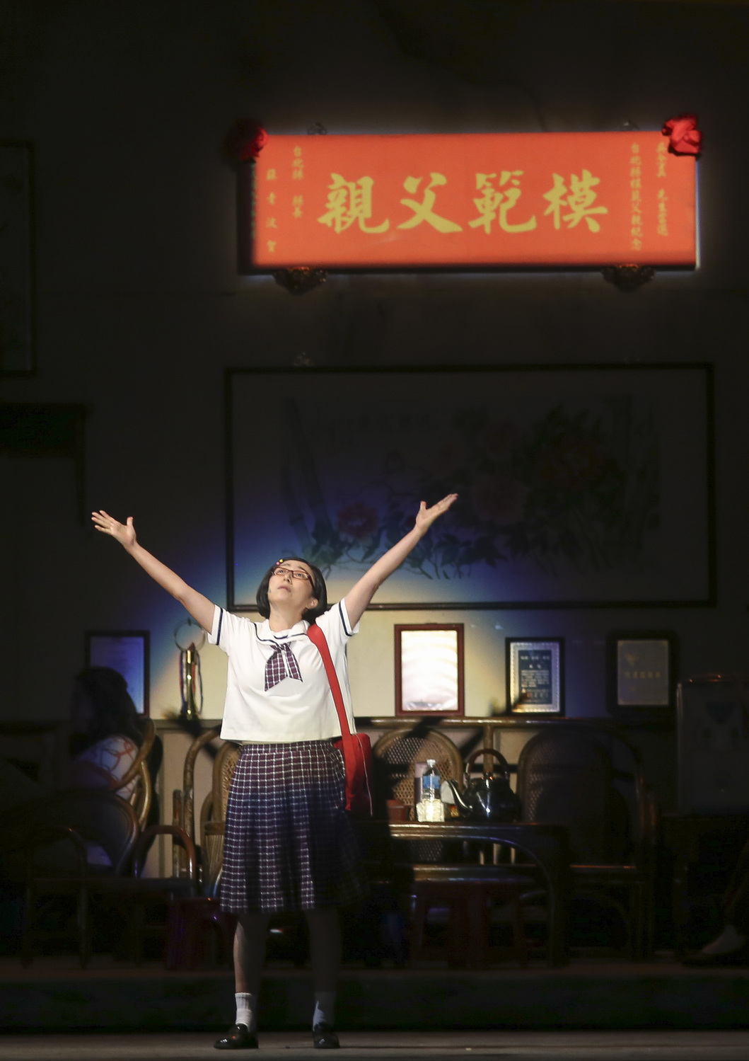 綠光劇團台灣戲劇野台工程「人間條件一」，今(九)日晚上在高雄衛武營都會公園中央草坪開演，盛況空前。 圖：張大魯/攝